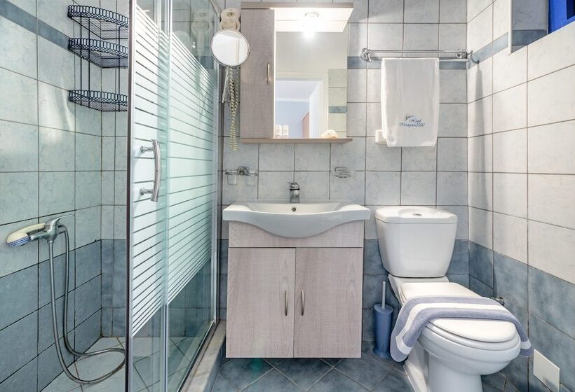 هتل Mesogeios 2000