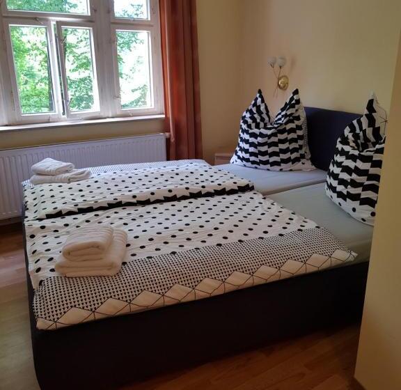 פנסיון Parkschlösschen In Greiz