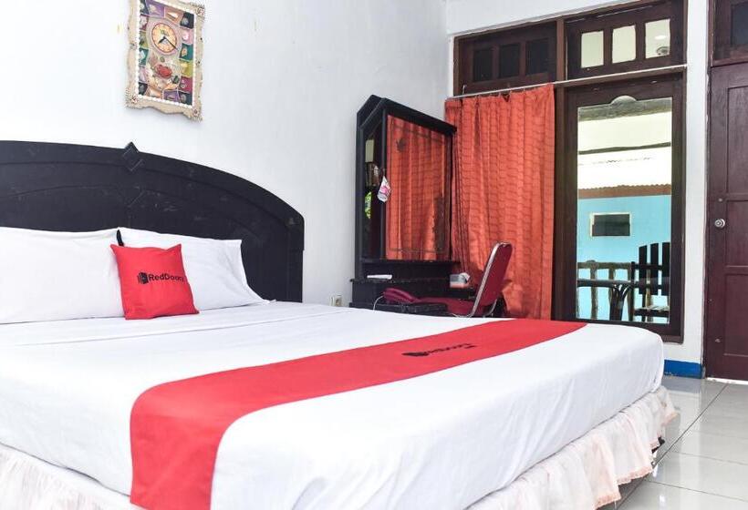 Пансион Reddoorz Plus @ Tirta Kencana