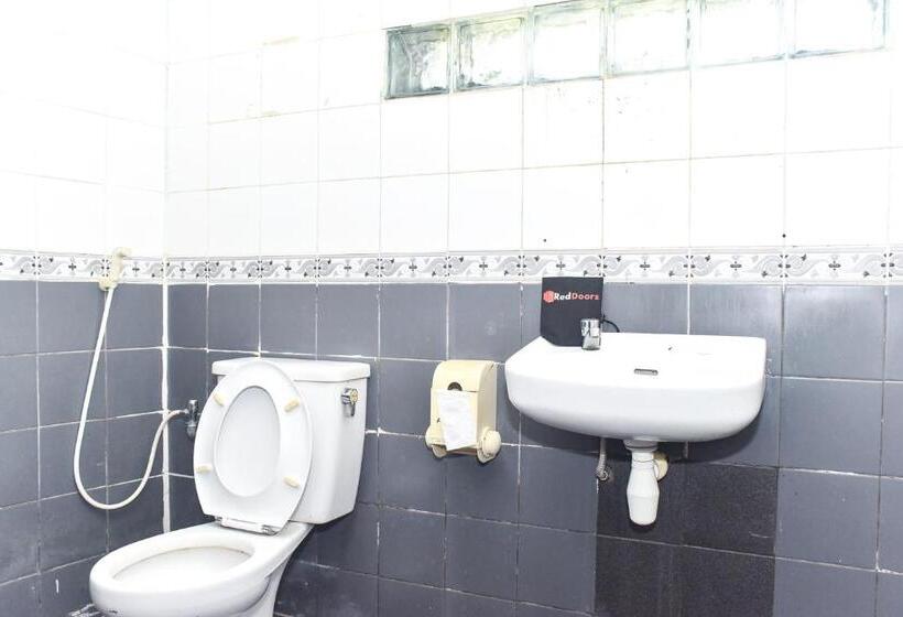Пансион Reddoorz Plus @ Tirta Kencana