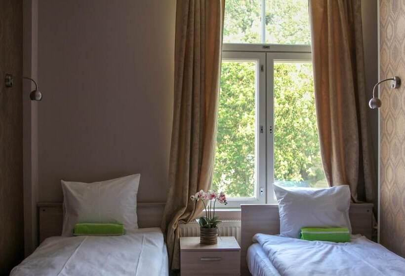 پانسیون Villa Kadriorg Hostel
