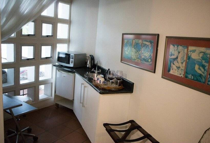 هتل Onthesummit Lodge & Conference Venue