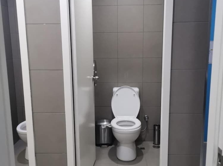 Perth City Backpackers Hostel   Note   Valid Passport Required To Check In