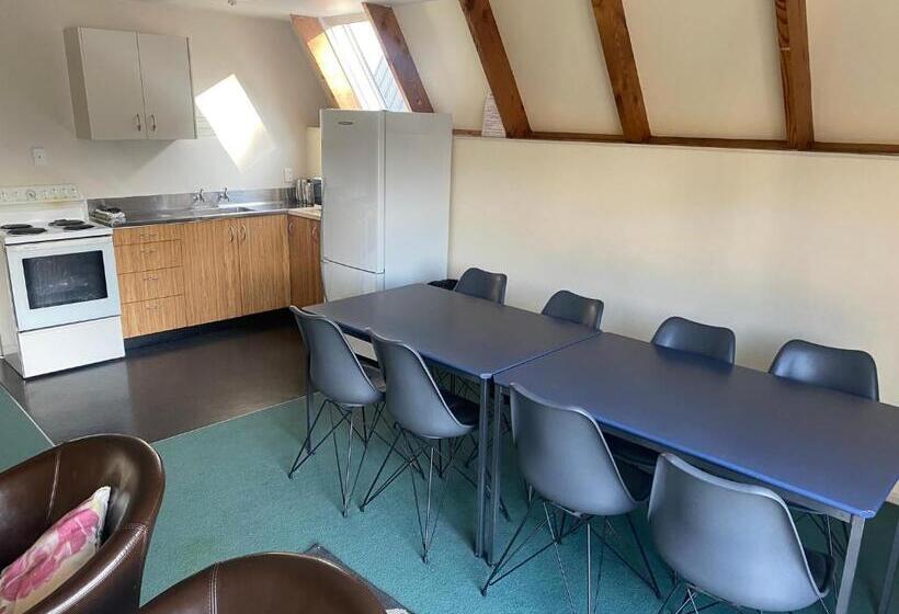 Mountain Chalets Motel