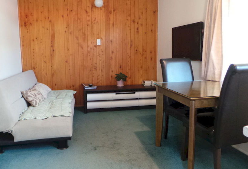 Papakura Motor Lodge & Motel