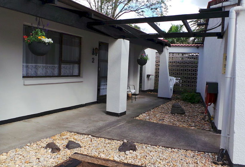 Papakura Motor Lodge & Motel
