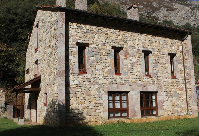 Albergue Cabrales   Hostel