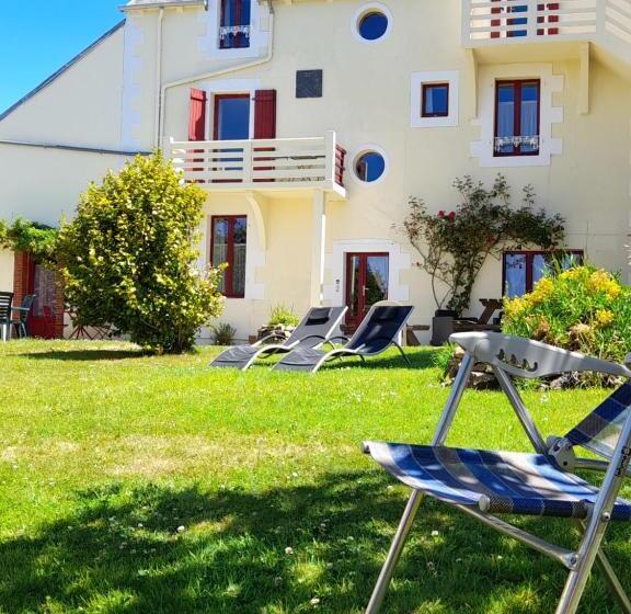 مبيت وإفطار Les Hortensias Gr 34   Chambres D Hôtes