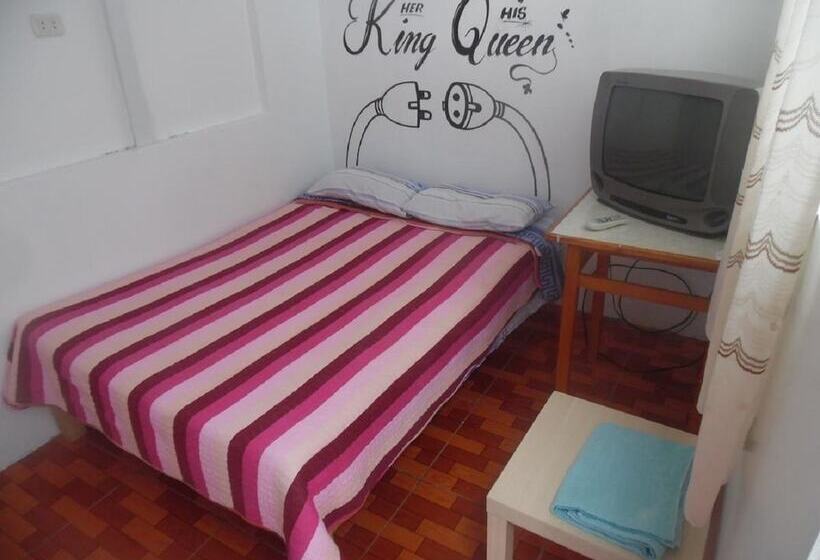 Hostel Yakumama Paracas