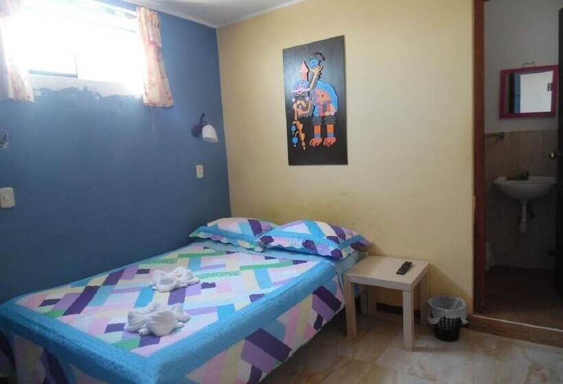 Hostel Yakumama Paracas