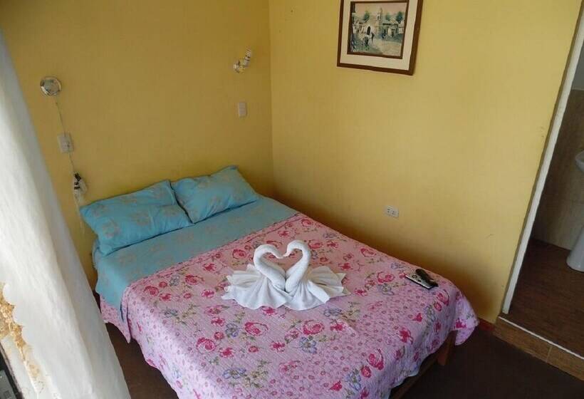 Hostel Yakumama Paracas