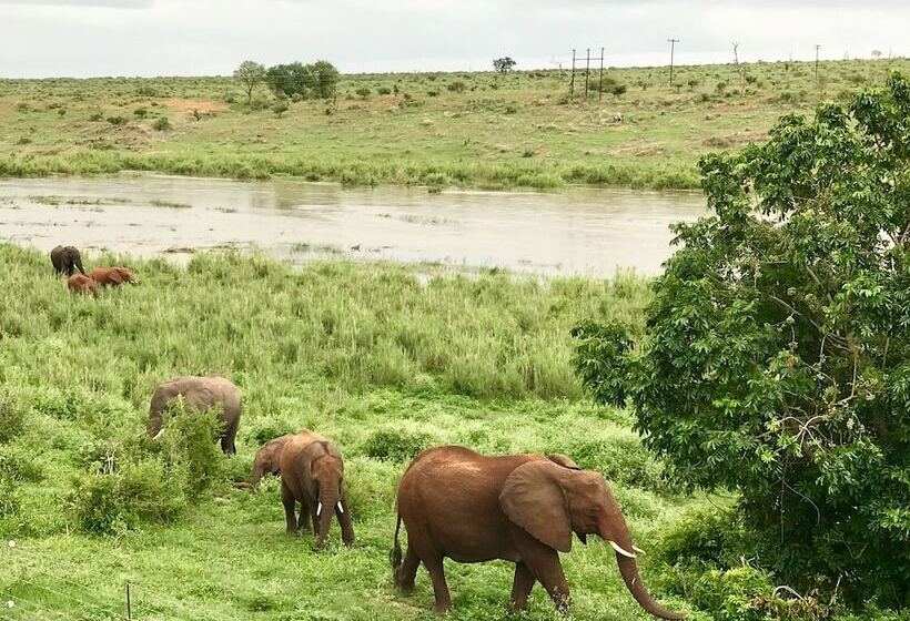 هتل Elephant Walk Retreat
