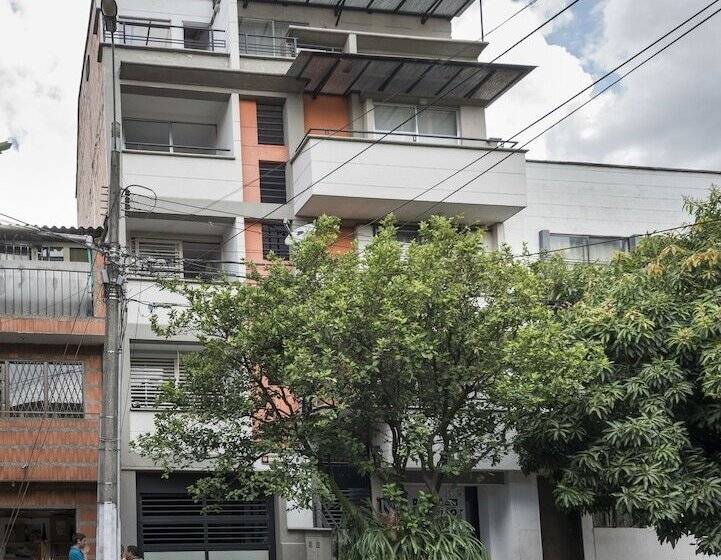 هتل Poblado Guest House