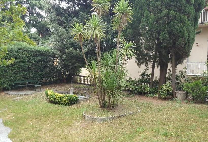 پانسیون Royal Suite