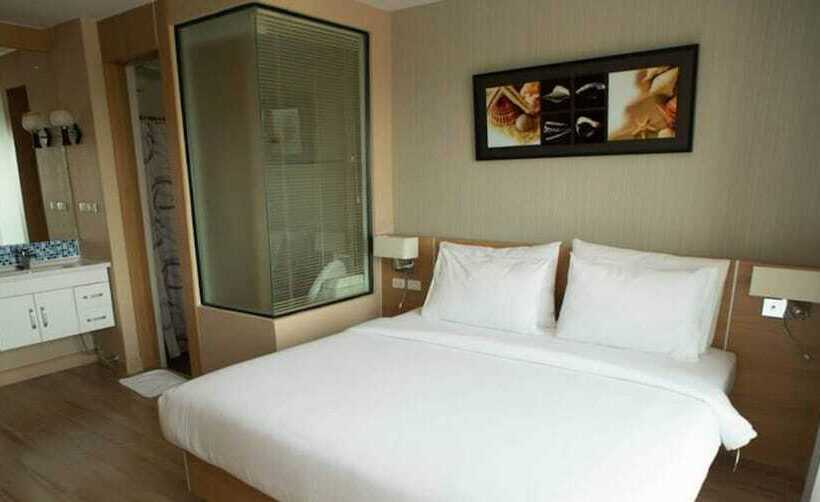 هتل Coco Beach Resort Bangsaen