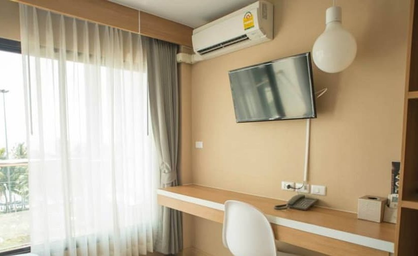 هتل Coco Beach Resort Bangsaen