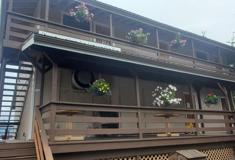 هتل Resurrection Lodge On The Bay