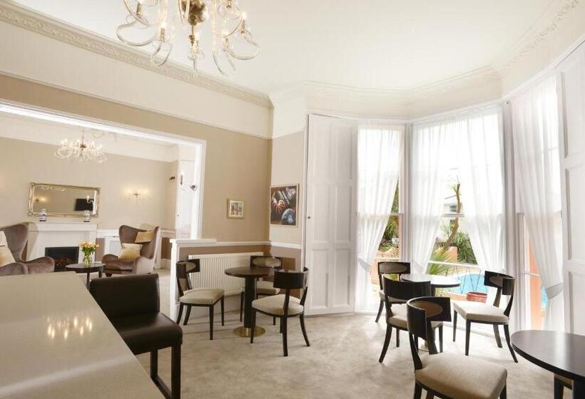فندق The Devon Court
