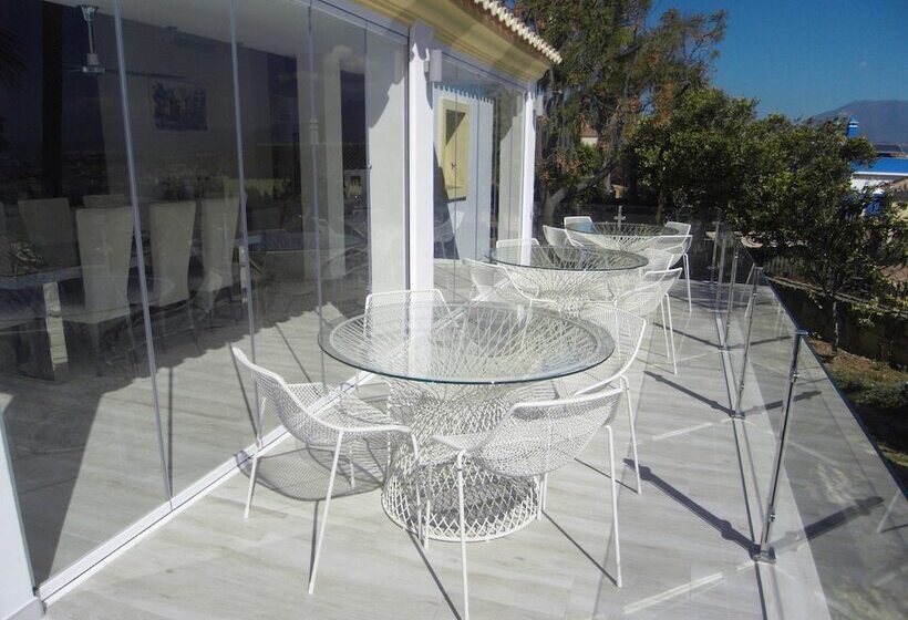 Bed and Breakfast Three Palms   Adults Only