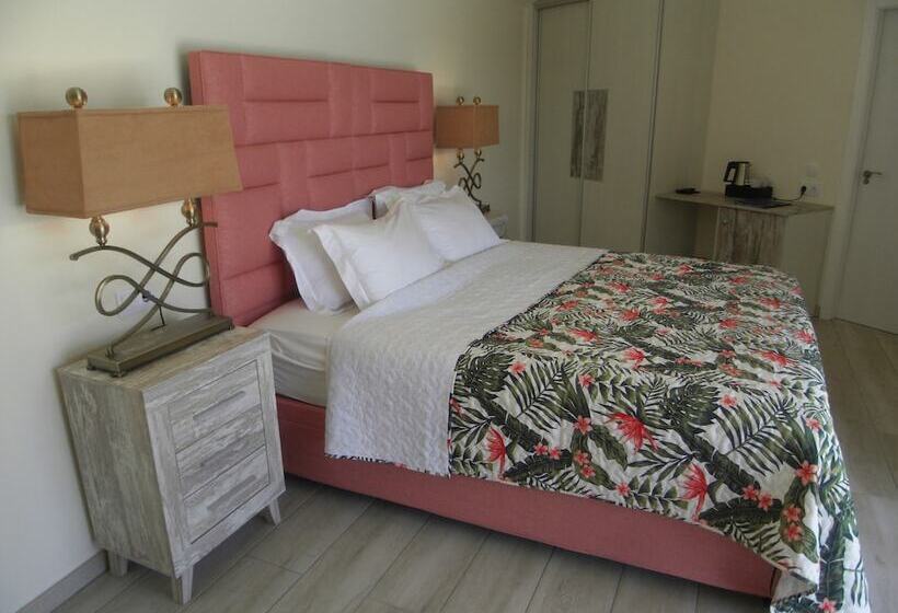 Bed and Breakfast Three Palms   Adults Only