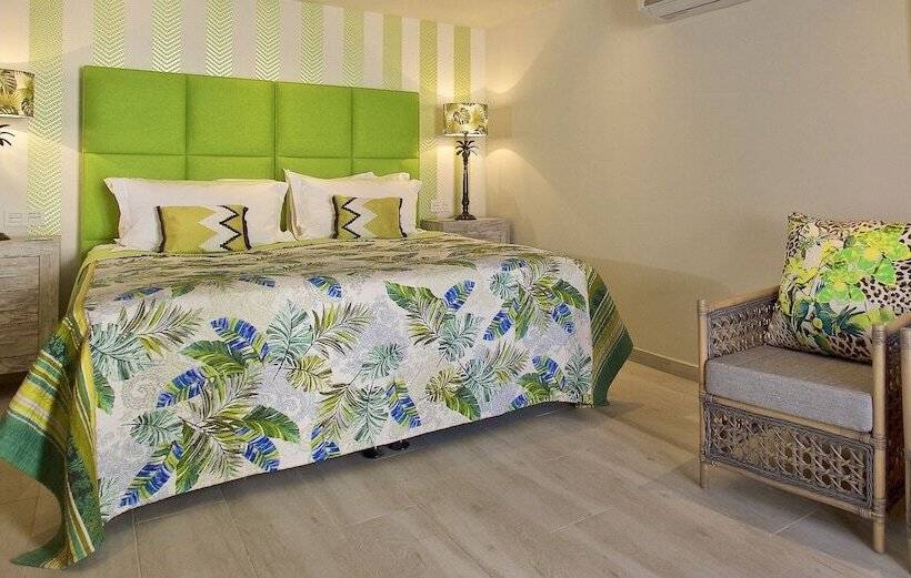 Bed and Breakfast Three Palms   Adults Only