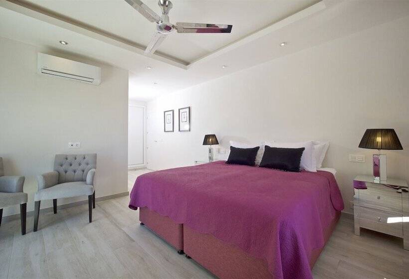 Bed and Breakfast Three Palms   Adults Only