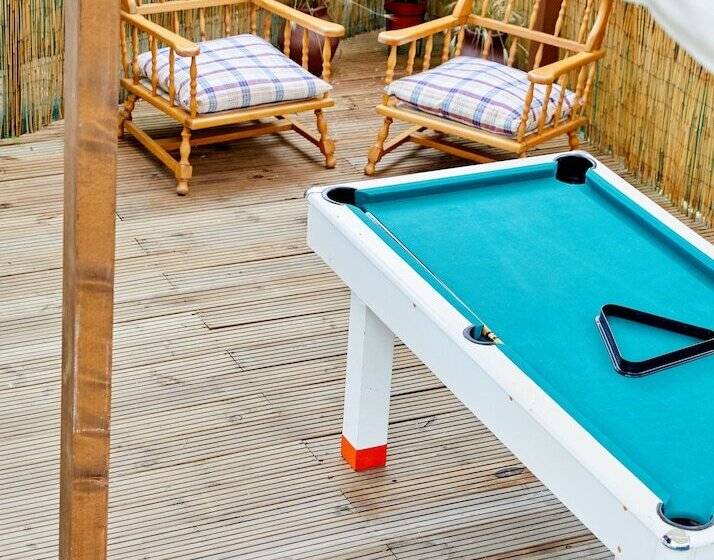 Caión Surf House   Hostel