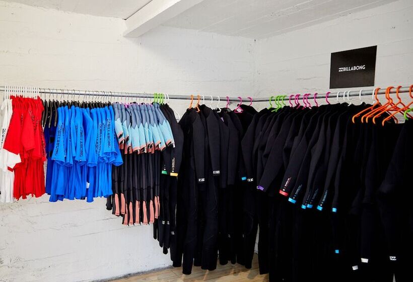 Caión Surf House   Hostel