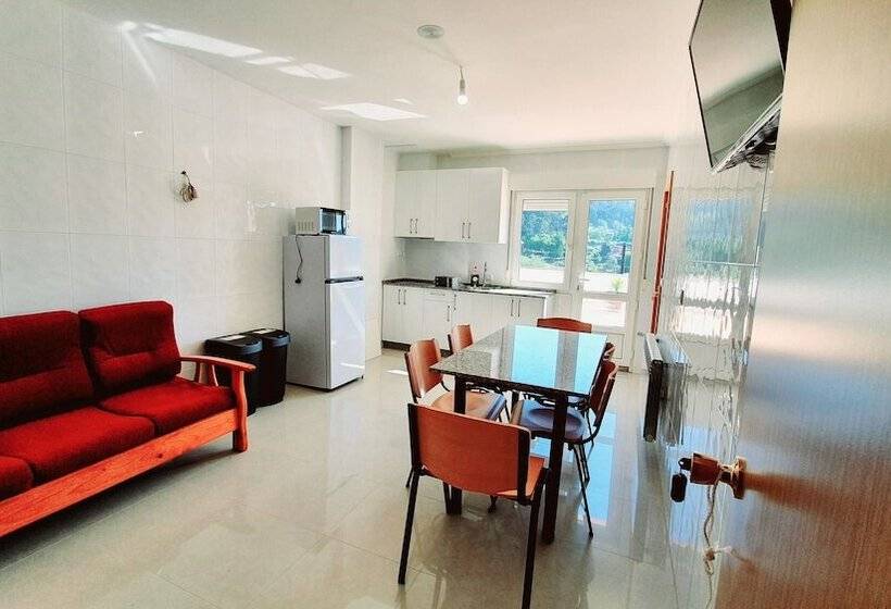 مسافرخانه Estrella Do Camiño