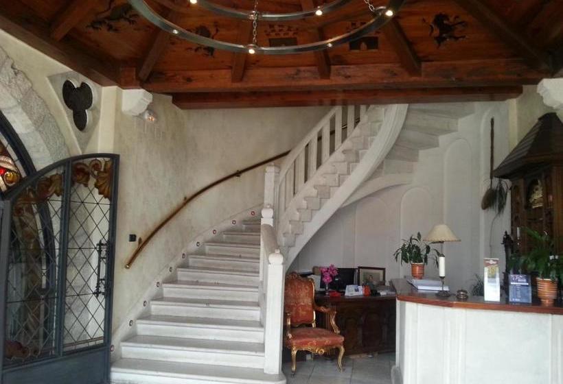 فندق Hostal Restaurante El Castillo