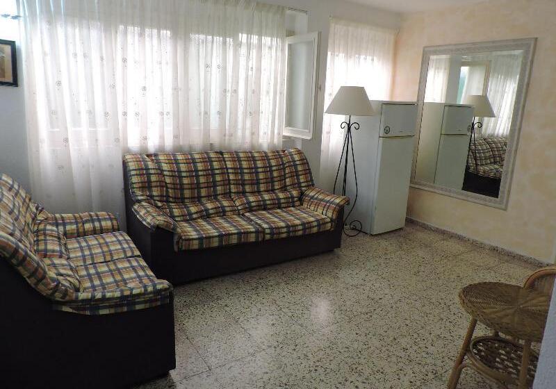 پانسیون Hostal Monreal