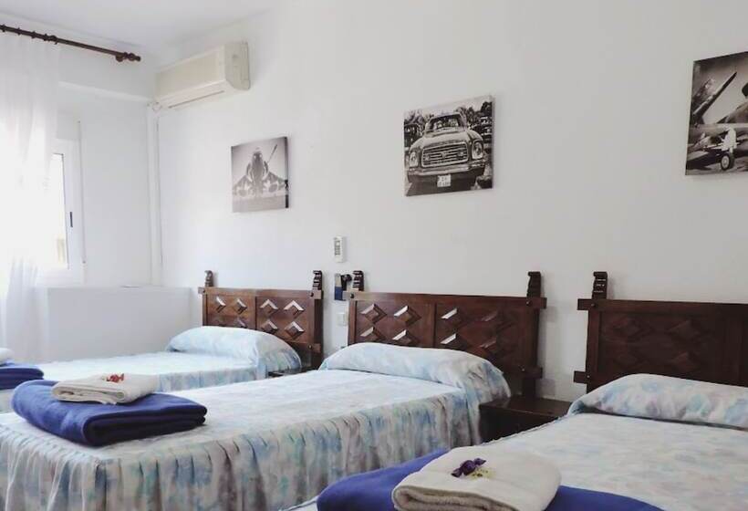 پانسیون Hostal Monreal