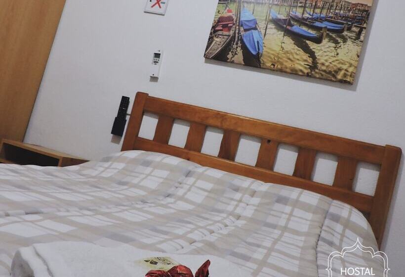 پانسیون Hostal Monreal