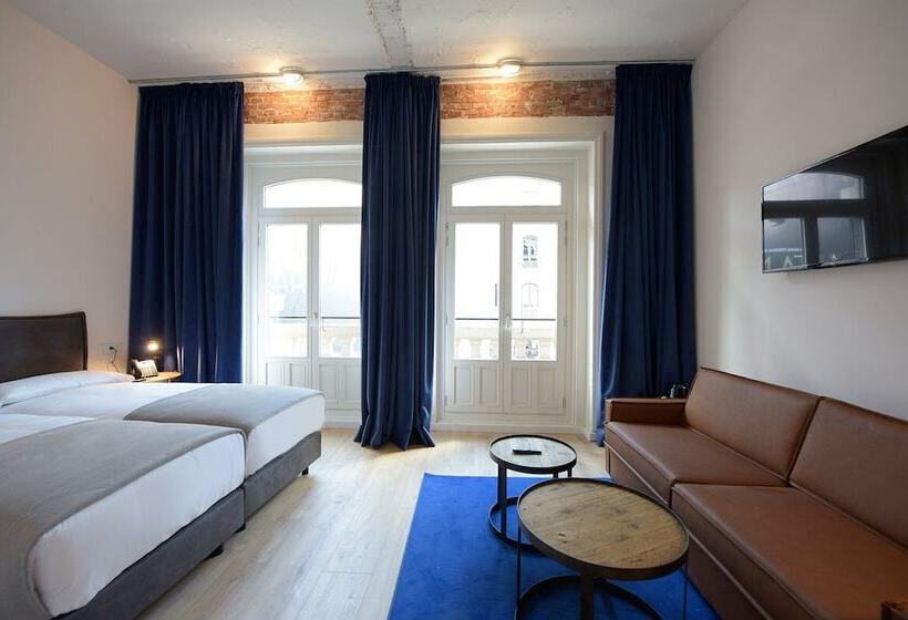 Room00 Gran Vía Hostel