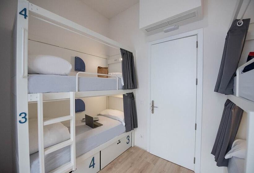 Room00 Gran Vía Hostel