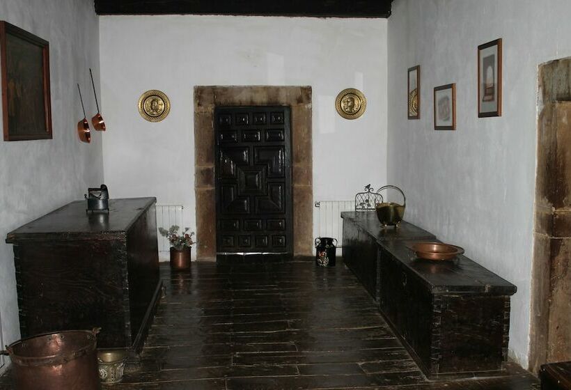 فندق صغير Casona De Treviño