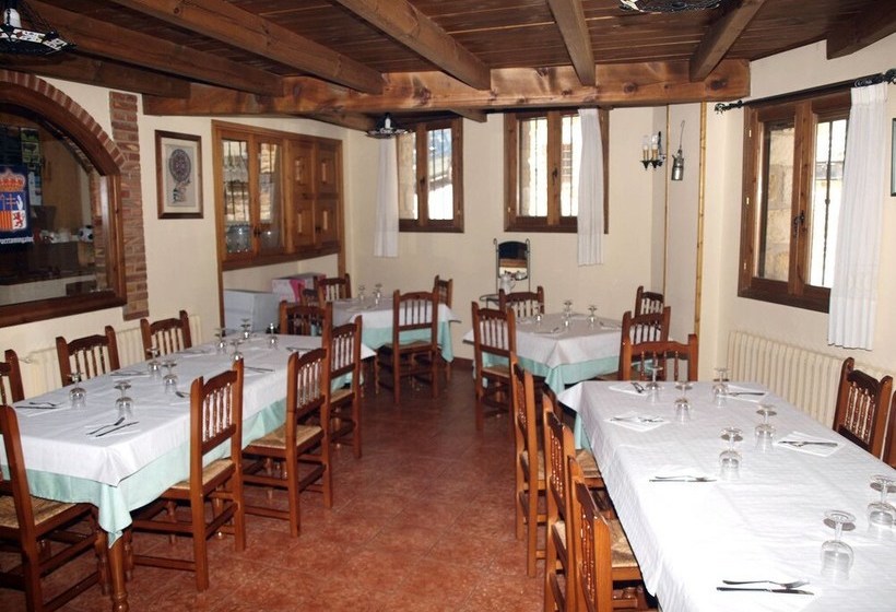 旅馆 Hostal Entreportales