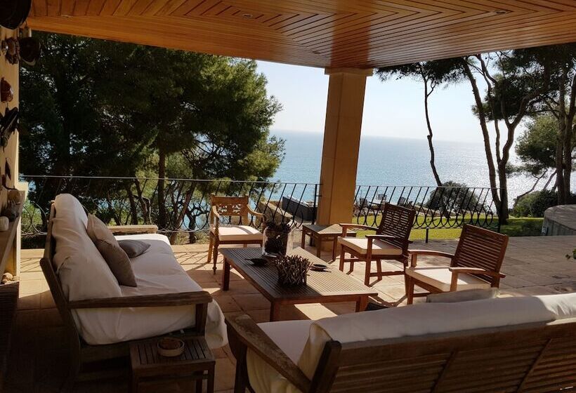 تختخواب و صبحانه Villa Tamarit Guest House