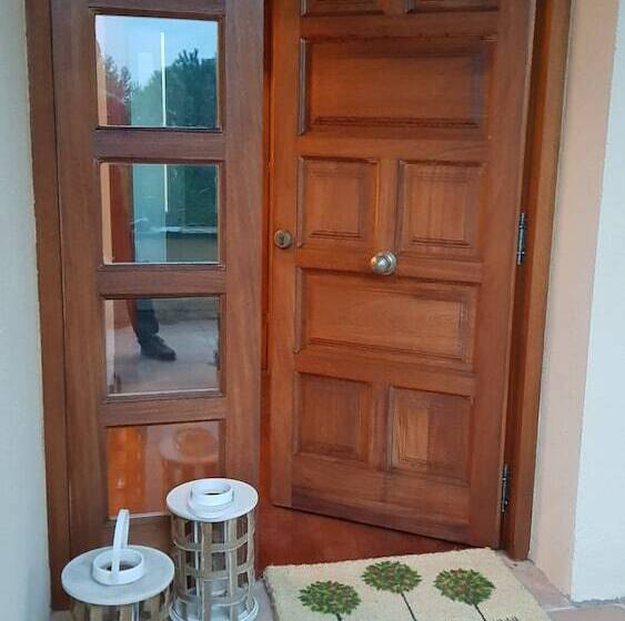 تختخواب و صبحانه Villa Tamarit Guest House