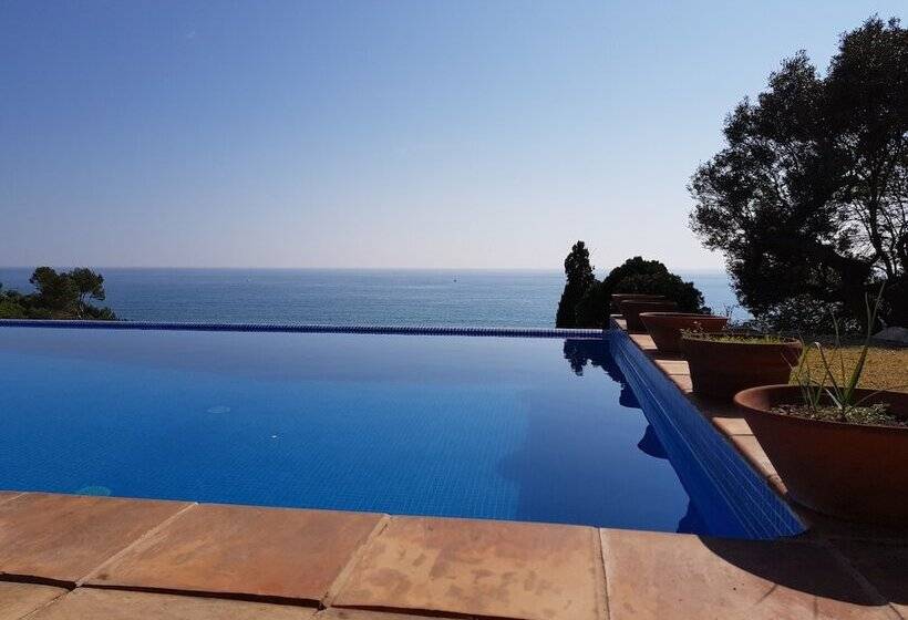 تختخواب و صبحانه Villa Tamarit Guest House