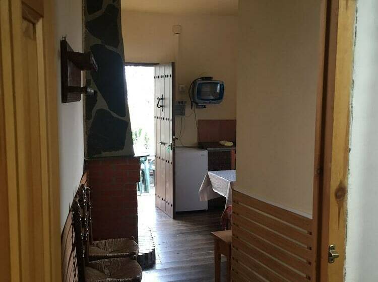 هتل Camping El Balcón De Pitres