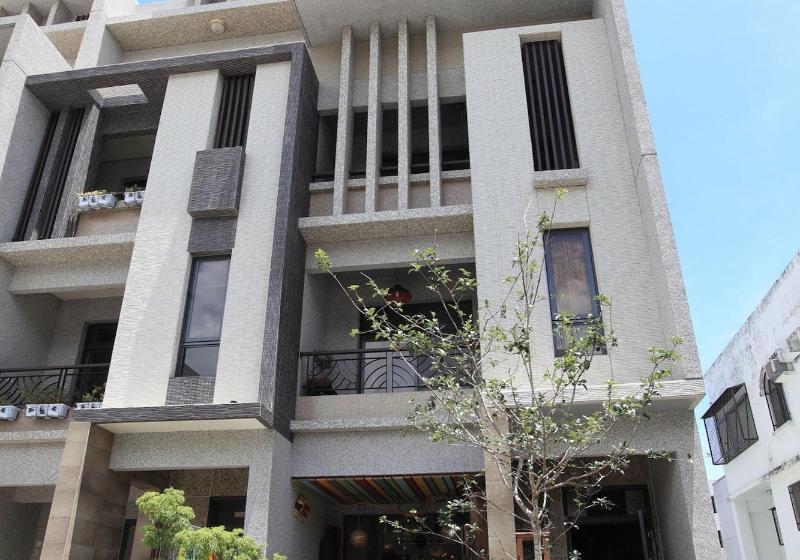 Bear Forest Retro B&b