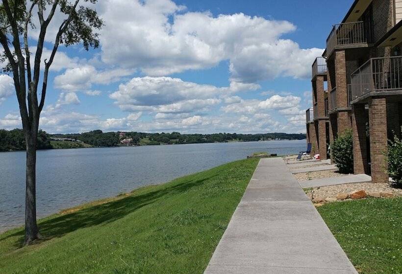 Отель The Point Resort