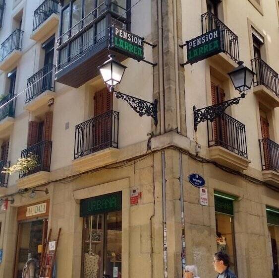 Pension Larrea