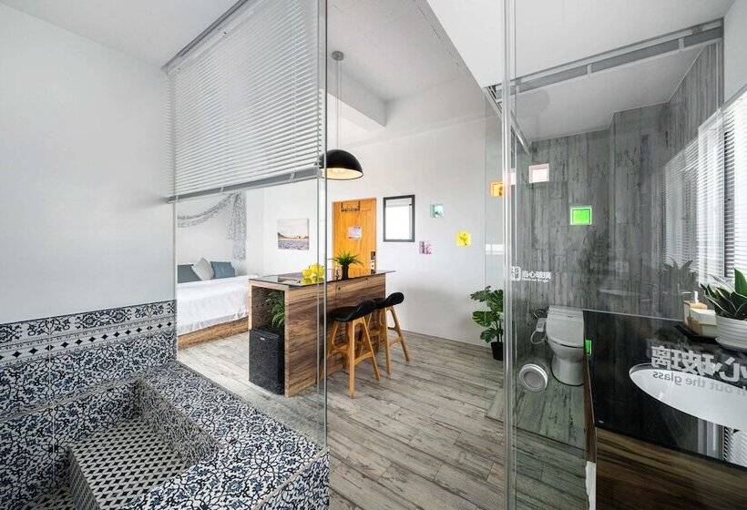 تختخواب و صبحانه Color Coral Boutique