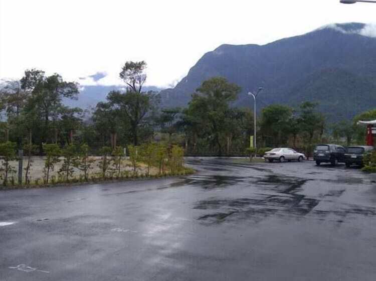 تختخواب و صبحانه Dancedoll House