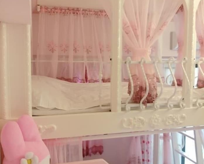 تختخواب و صبحانه Dancedoll House