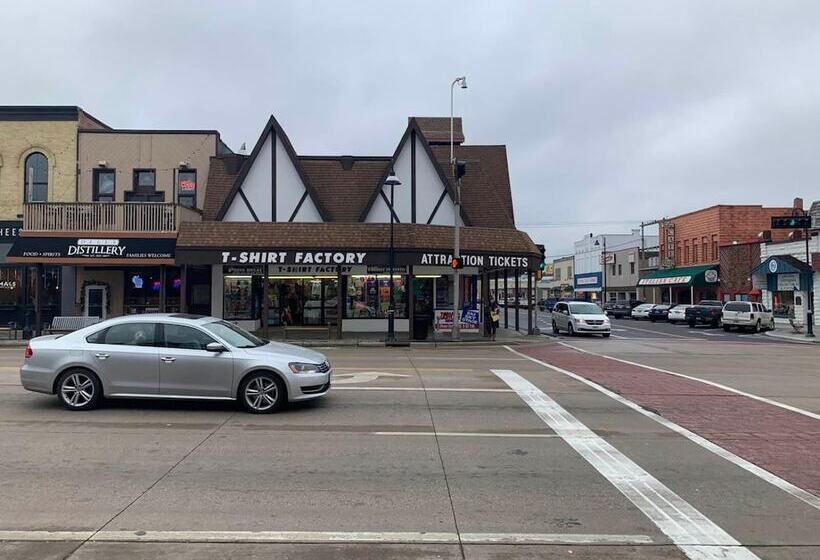 Colonial Motel