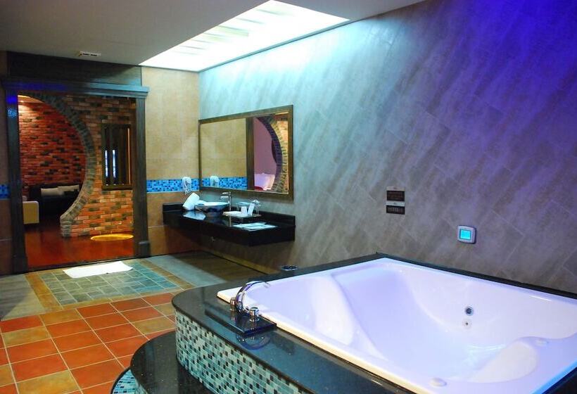 Wei Feng Exquisite Motel Pintung Branch