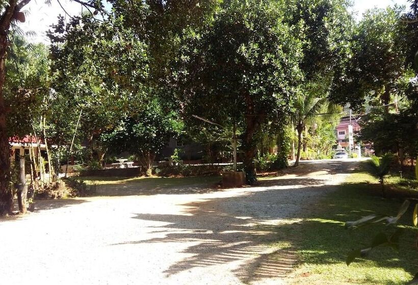 בית מלון כפרי Sai Yok Noi Blue Mountain Resort